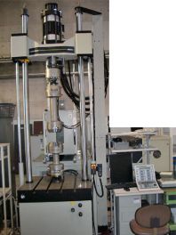 Testing facility of strength of materials with environmental chamber: INSTRON MODEL 8802